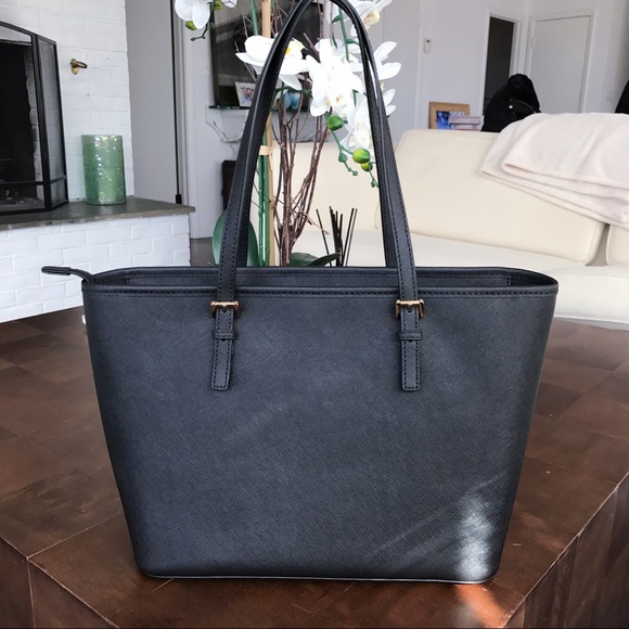 LAST ONE ❗️MICHAEL KORS Travel Black Leather Bag - Picture 4 of 8